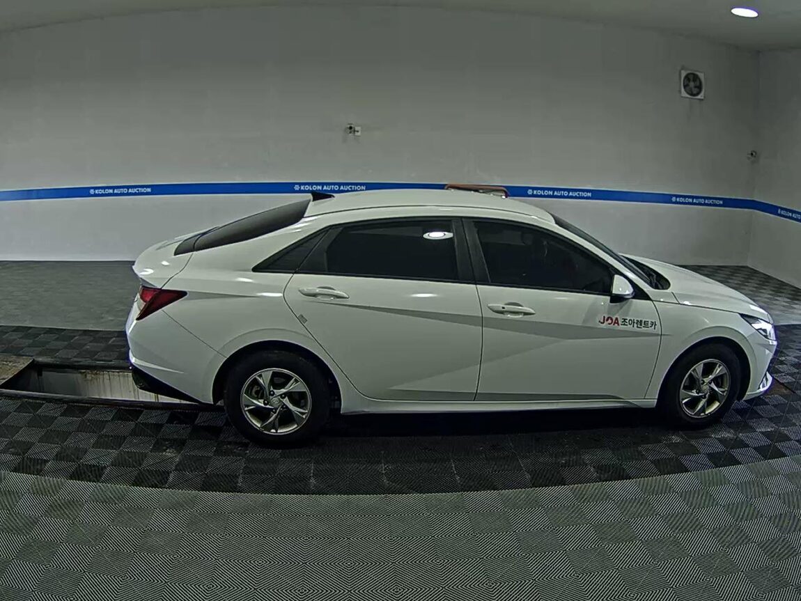 HYUNDAI AVANTE (CN7) 1.6 GASOLINE MODERN 2021 - zdjęcie 4
