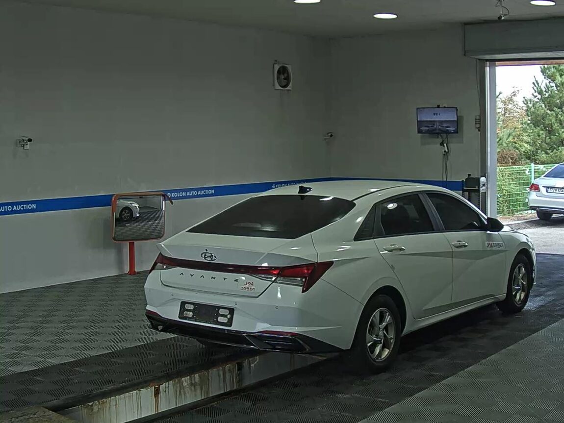 HYUNDAI AVANTE (CN7) 1.6 GASOLINE MODERN 2021 - zdjęcie 5