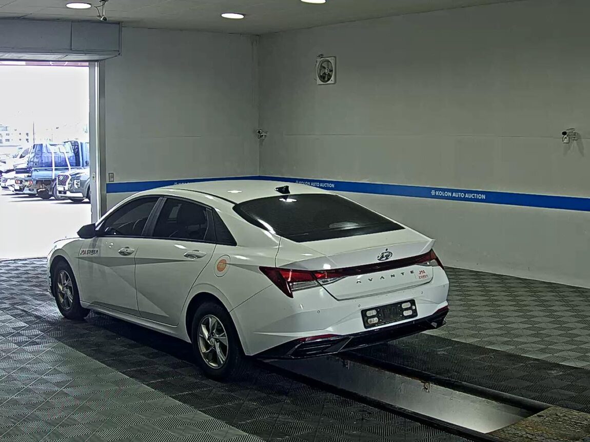 HYUNDAI AVANTE (CN7) 1.6 GASOLINE MODERN 2021 - zdjęcie 6