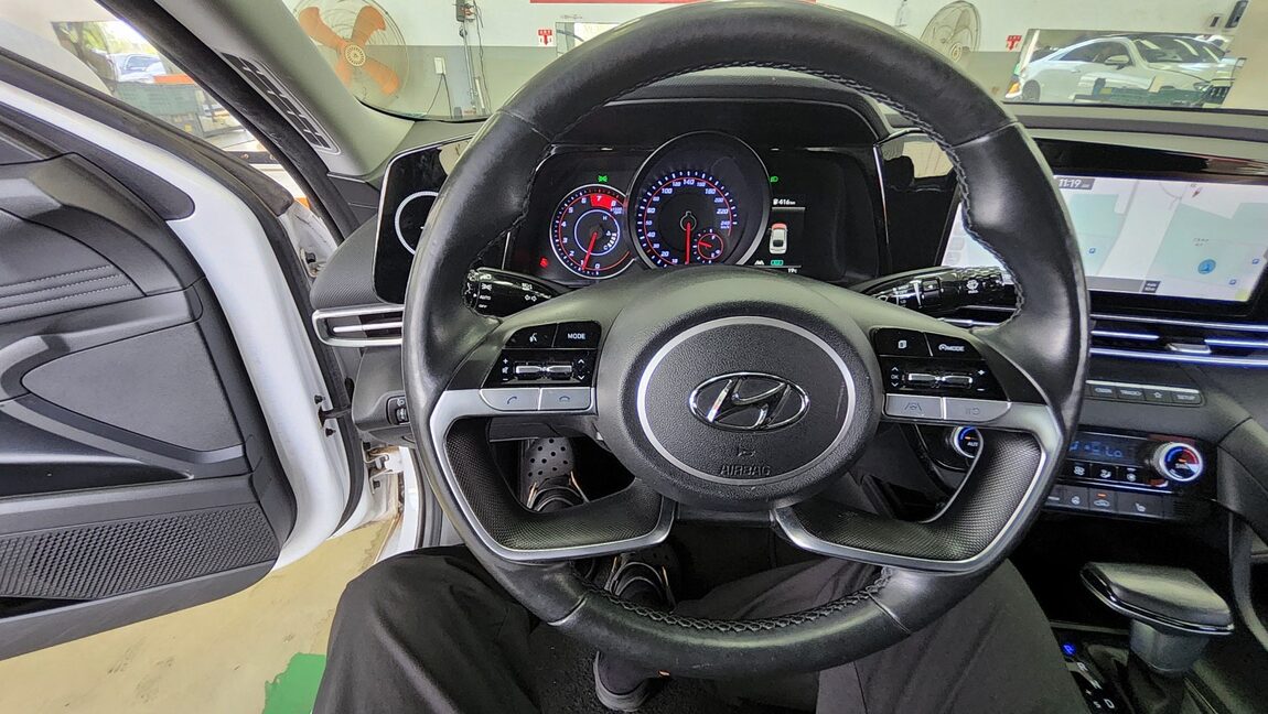 HYUNDAI AVANTE (CN7) 1.6 GASOLINE MODERN 2021 - zdjęcie 17