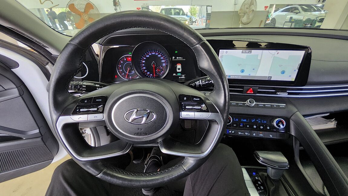 HYUNDAI AVANTE (CN7) 1.6 GASOLINE MODERN 2021 - zdjęcie 18