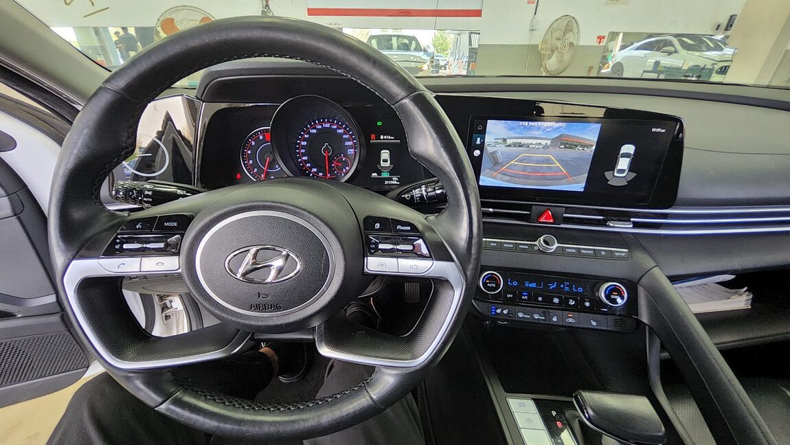 HYUNDAI AVANTE (CN7) 1.6 GASOLINE MODERN 2021 - zdjęcie 19