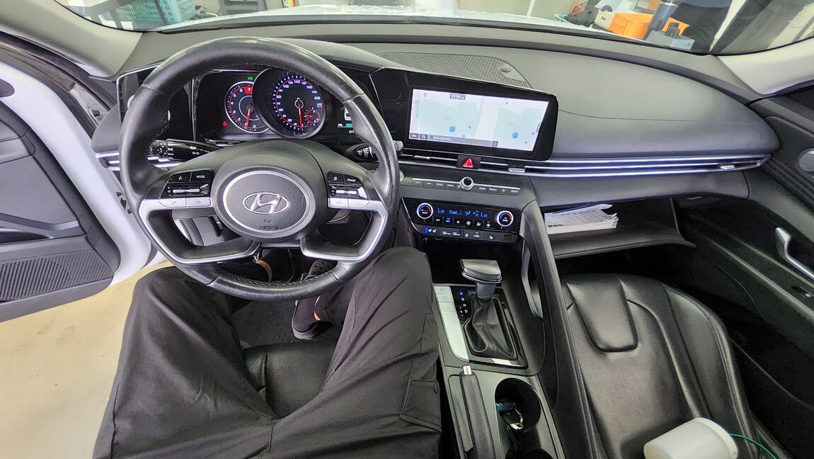 HYUNDAI AVANTE (CN7) 1.6 GASOLINE MODERN 2021 - zdjęcie 11
