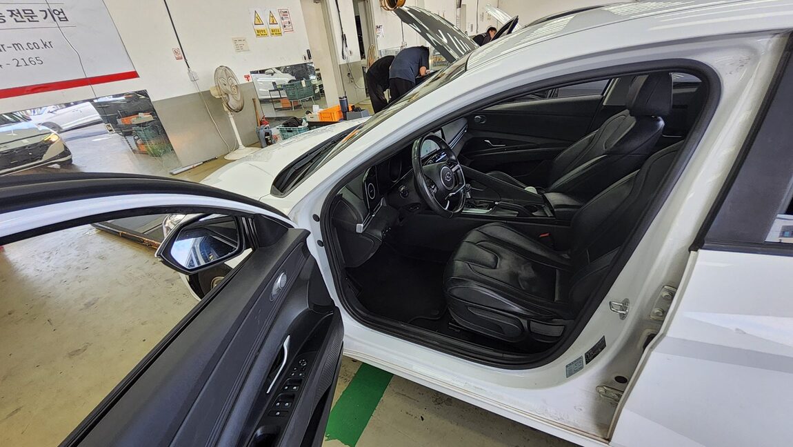 HYUNDAI AVANTE (CN7) 1.6 GASOLINE MODERN 2021 - zdjęcie 10