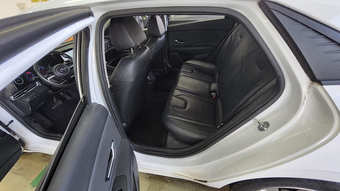 HYUNDAI AVANTE (CN7) 1.6 GASOLINE MODERN 2021 - zdjęcie 12