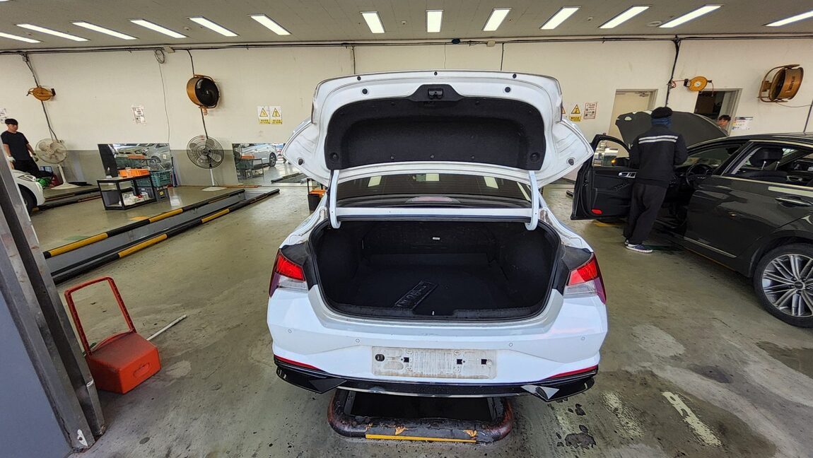 HYUNDAI AVANTE (CN7) 1.6 GASOLINE MODERN 2021 - zdjęcie 15