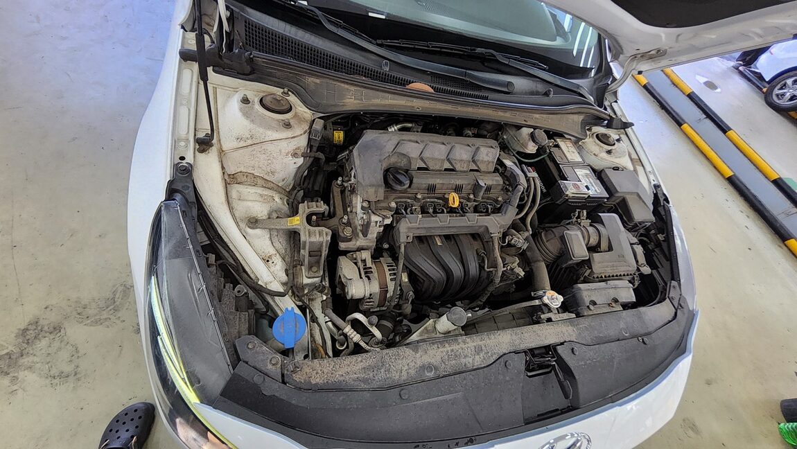 HYUNDAI AVANTE (CN7) 1.6 GASOLINE MODERN 2021 - zdjęcie 21