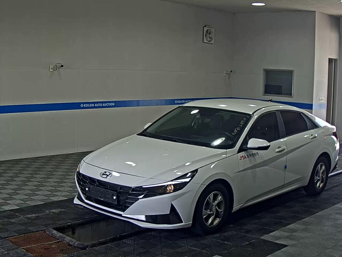 HYUNDAI AVANTE (CN7) 1.6 GASOLINE MODERN 2021 - zdjęcie 2