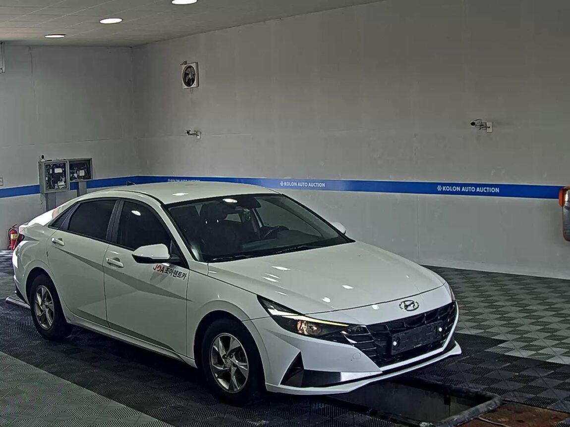 HYUNDAI AVANTE (CN7) 1.6 GASOLINE MODERN 2021 - zdjęcie 3