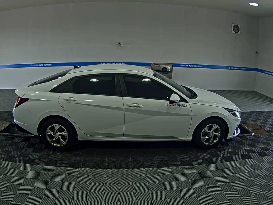 HYUNDAI AVANTE (CN7) 1.6 GASOLINE MODERN 2021 - zdjęcie 4