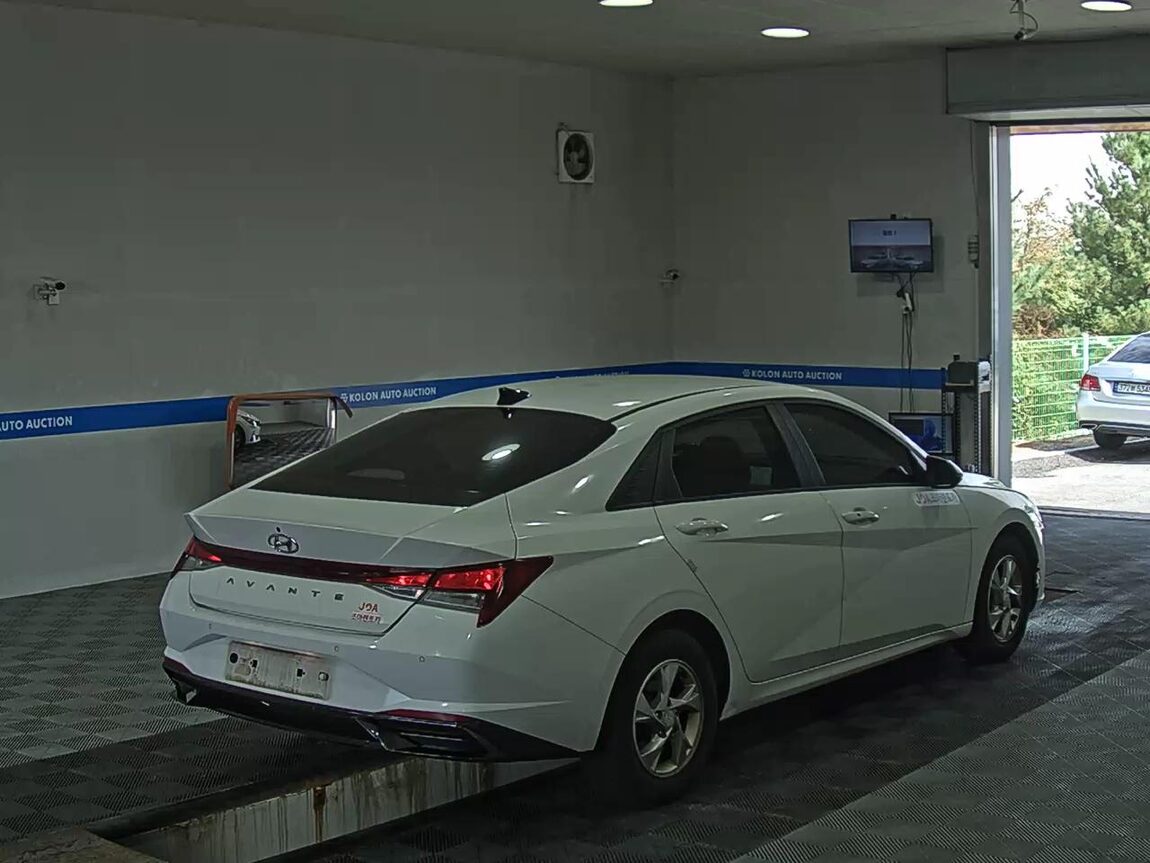 HYUNDAI AVANTE (CN7) 1.6 GASOLINE MODERN 2021 - zdjęcie 5