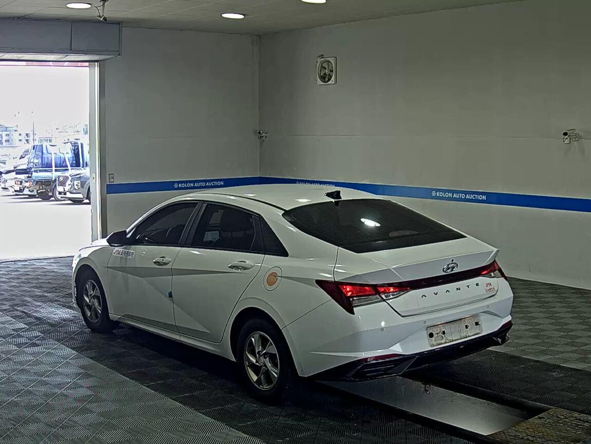 HYUNDAI AVANTE (CN7) 1.6 GASOLINE MODERN 2021 - zdjęcie 6