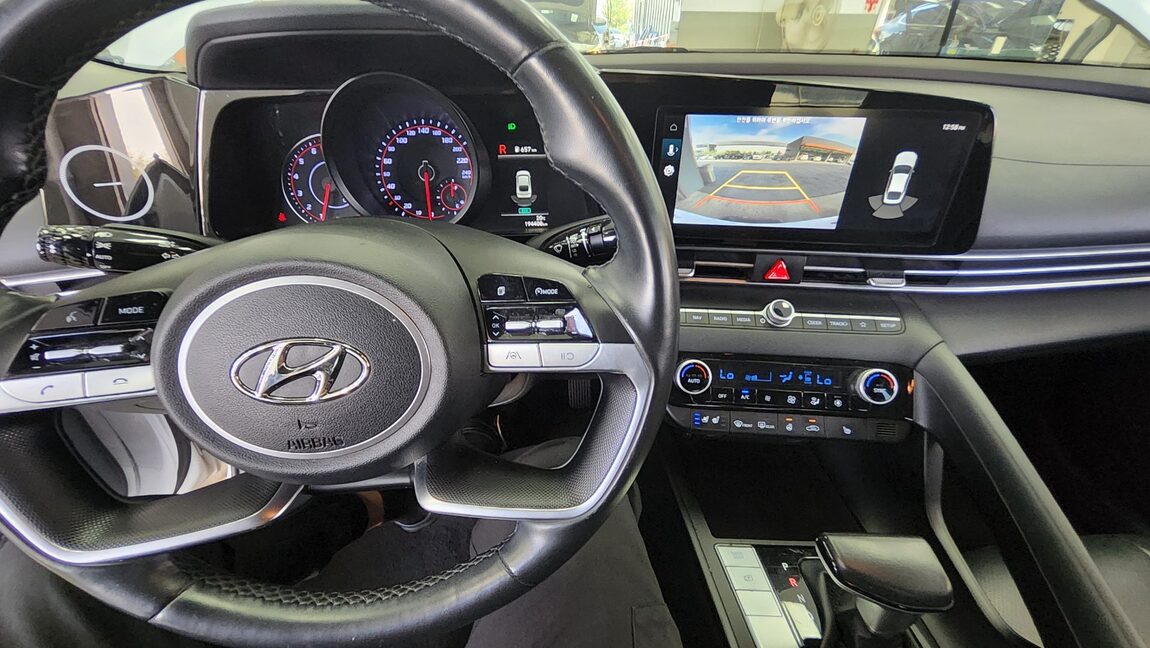 HYUNDAI AVANTE (CN7) 1.6 GASOLINE MODERN 2021 - zdjęcie 19