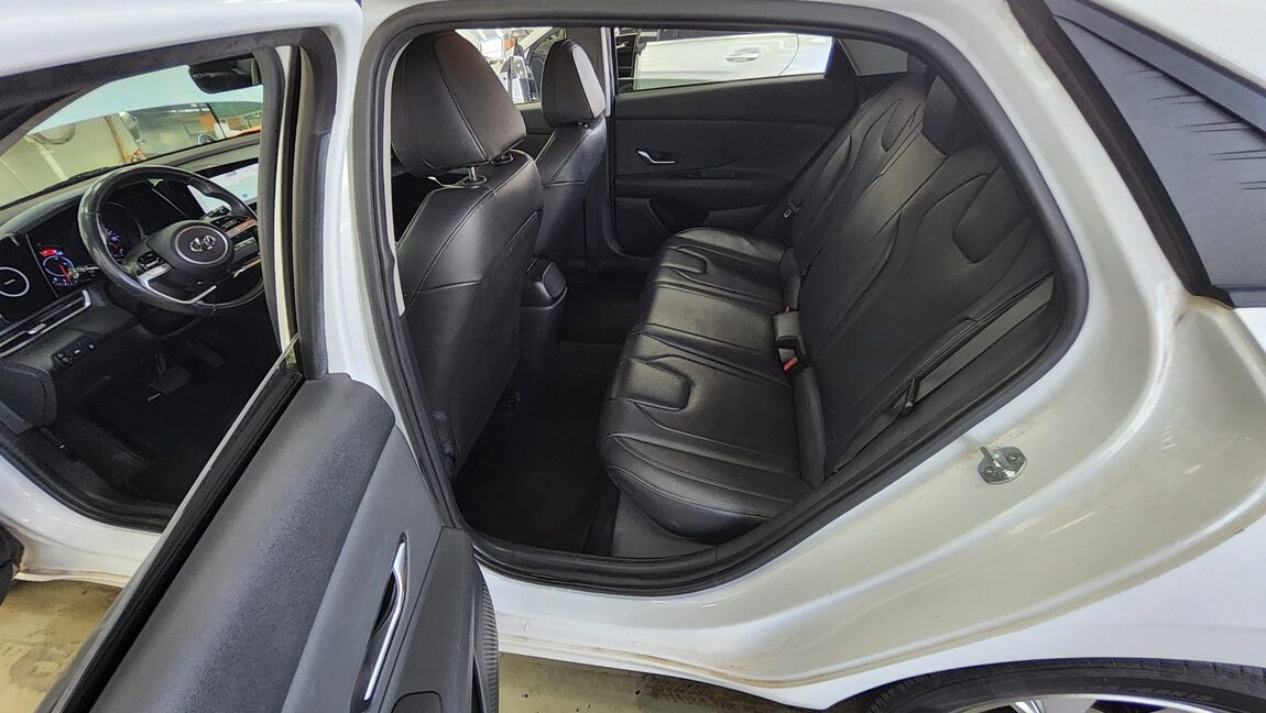 HYUNDAI AVANTE (CN7) 1.6 GASOLINE MODERN 2021 - zdjęcie 12