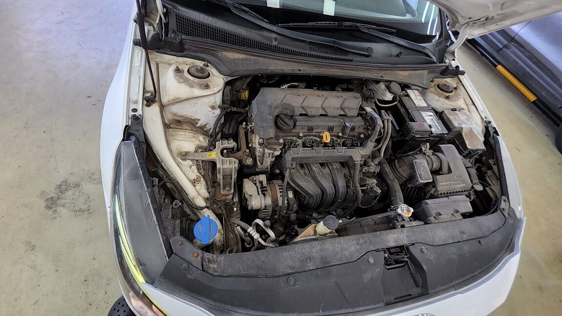 HYUNDAI AVANTE (CN7) 1.6 GASOLINE MODERN 2021 - zdjęcie 21