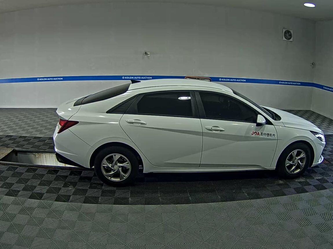 HYUNDAI AVANTE (CN7) 1.6 GASOLINE MODERN 2021 - zdjęcie 4