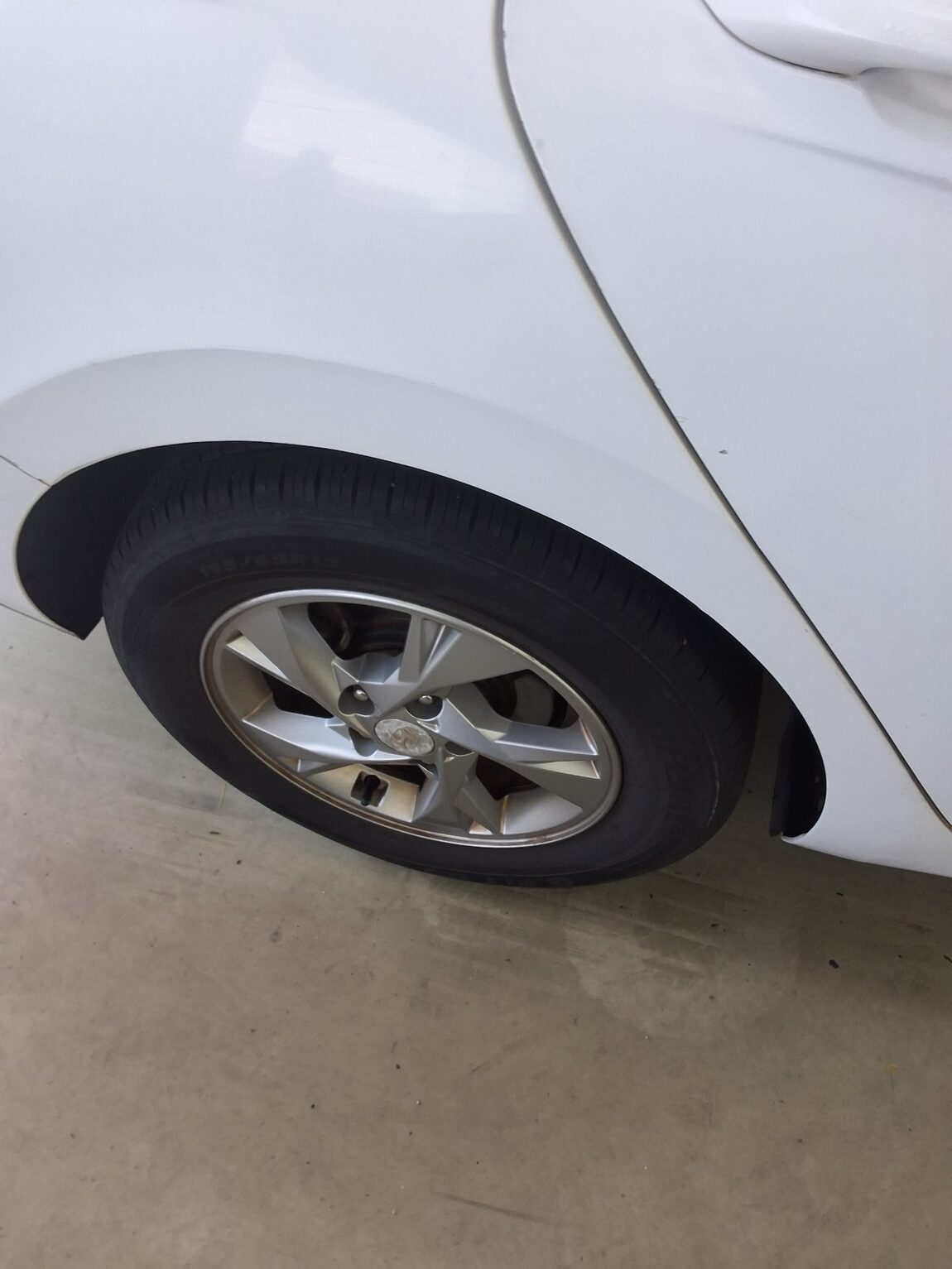 HYUNDAI AVANTE (CN7) 1.6 GASOLINE MODERN 2021 - zdjęcie 23