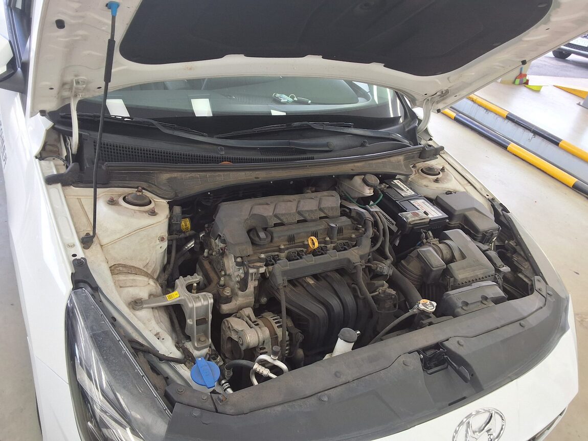 HYUNDAI AVANTE (CN7) 1.6 GASOLINE MODERN 2021 - zdjęcie 18