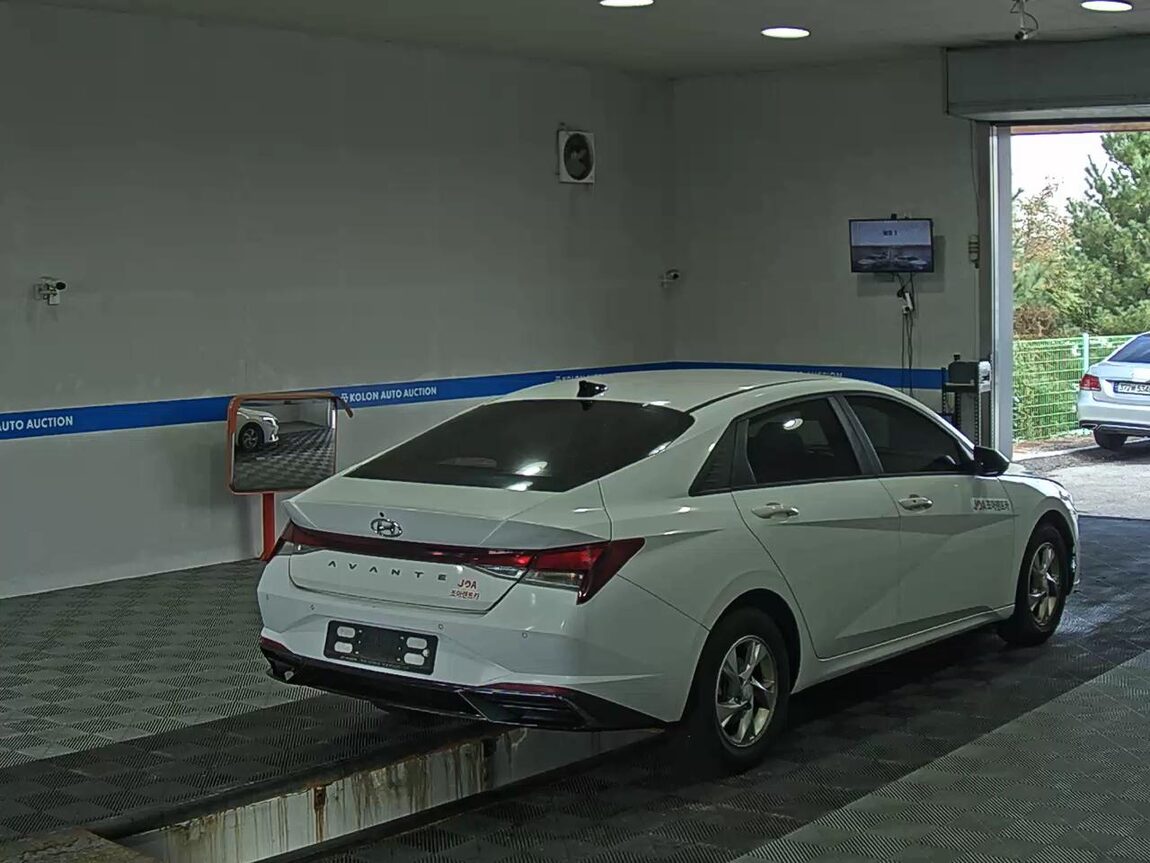 HYUNDAI AVANTE (CN7) 1.6 GASOLINE MODERN 2021 - zdjęcie 5
