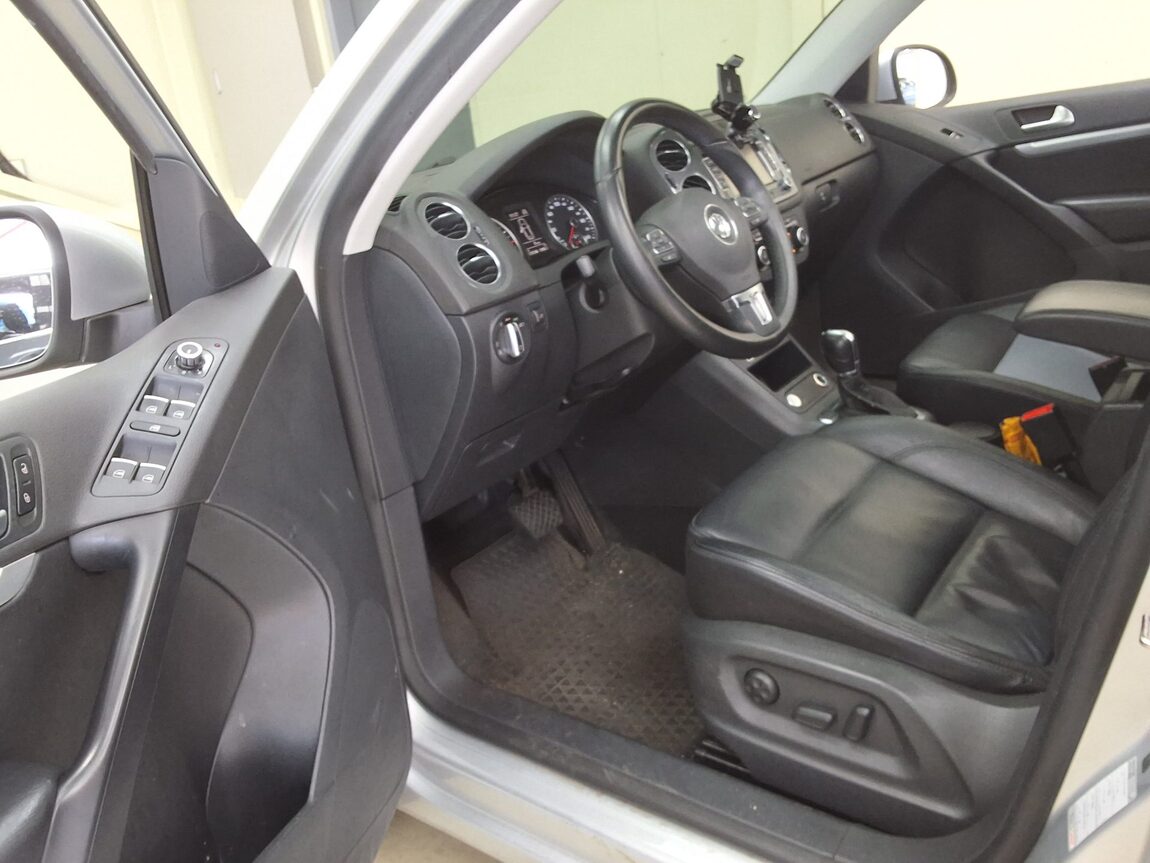 VOLKSWAGEN TIGUAN 2.0 TDI BLUEMOTION PREMIUM 2013 - zdjęcie 11