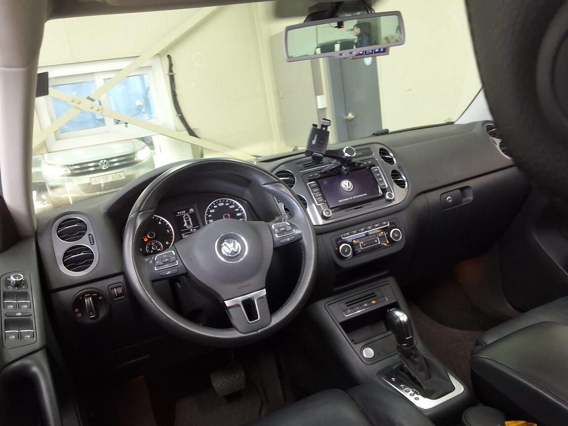 VOLKSWAGEN TIGUAN 2.0 TDI BLUEMOTION PREMIUM 2013 - zdjęcie 12
