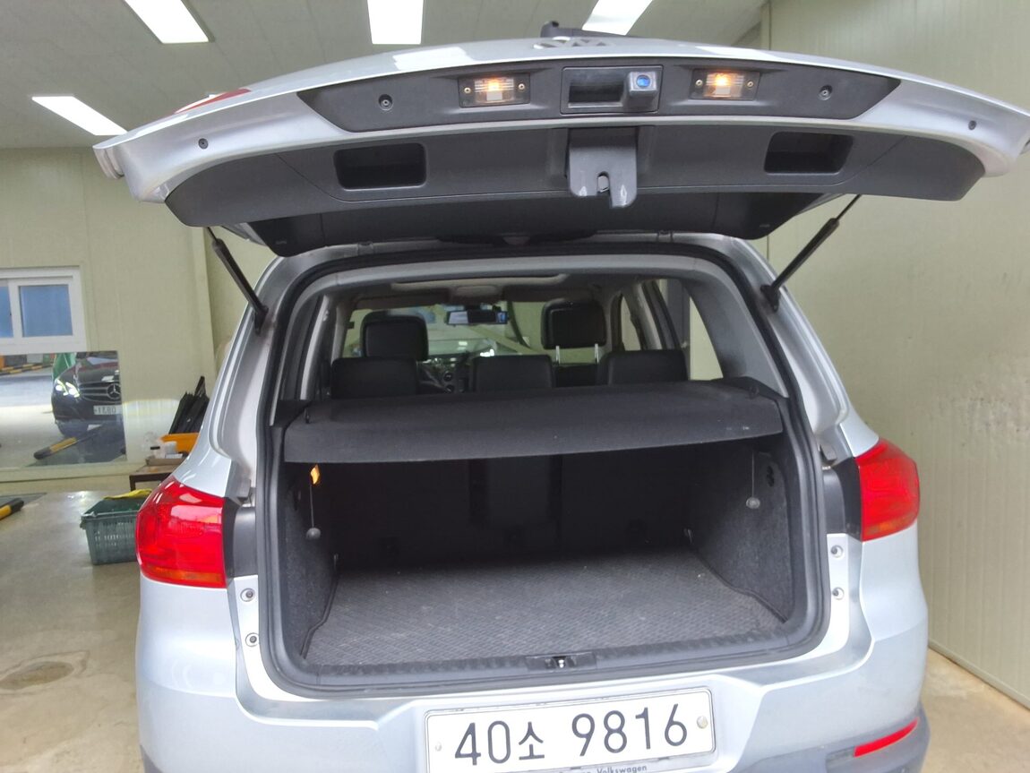 VOLKSWAGEN TIGUAN 2.0 TDI BLUEMOTION PREMIUM 2013 - zdjęcie 16