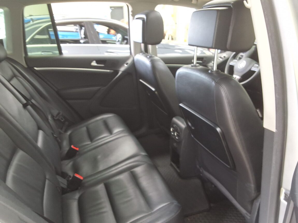 VOLKSWAGEN TIGUAN 2.0 TDI BLUEMOTION PREMIUM 2013 - zdjęcie 14