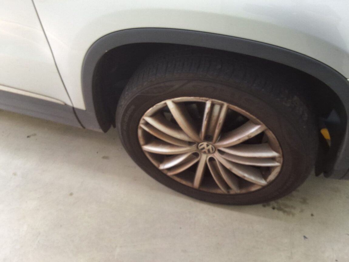 VOLKSWAGEN TIGUAN 2.0 TDI BLUEMOTION PREMIUM 2013 - zdjęcie 21