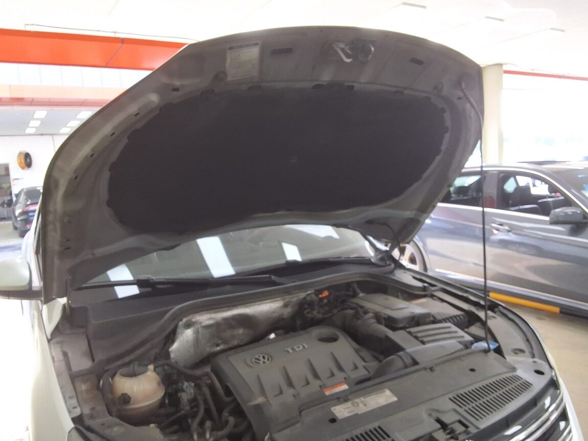 VOLKSWAGEN TIGUAN 2.0 TDI BLUEMOTION PREMIUM 2013 - zdjęcie 18