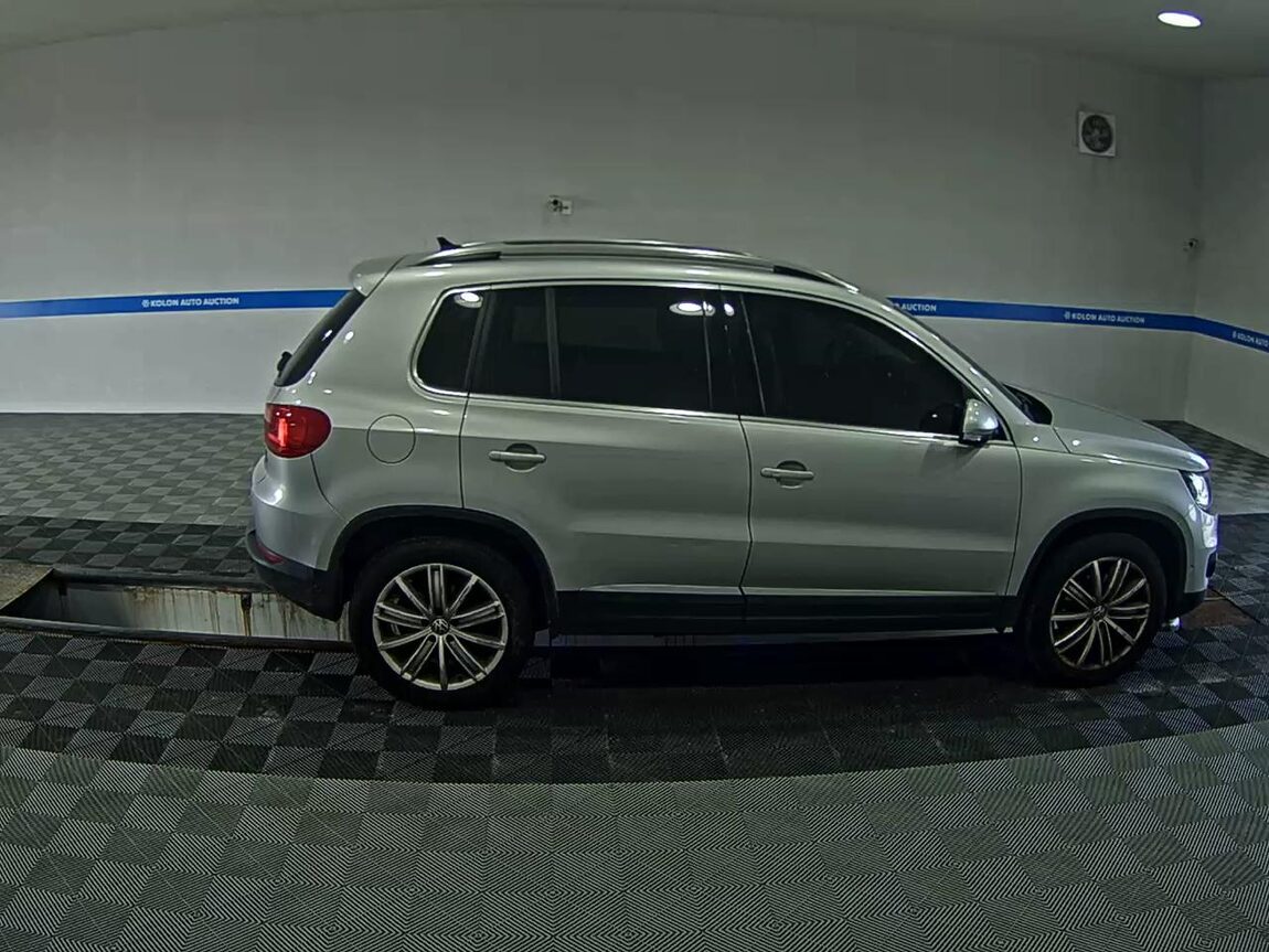 VOLKSWAGEN TIGUAN 2.0 TDI BLUEMOTION PREMIUM 2013 - zdjęcie 4