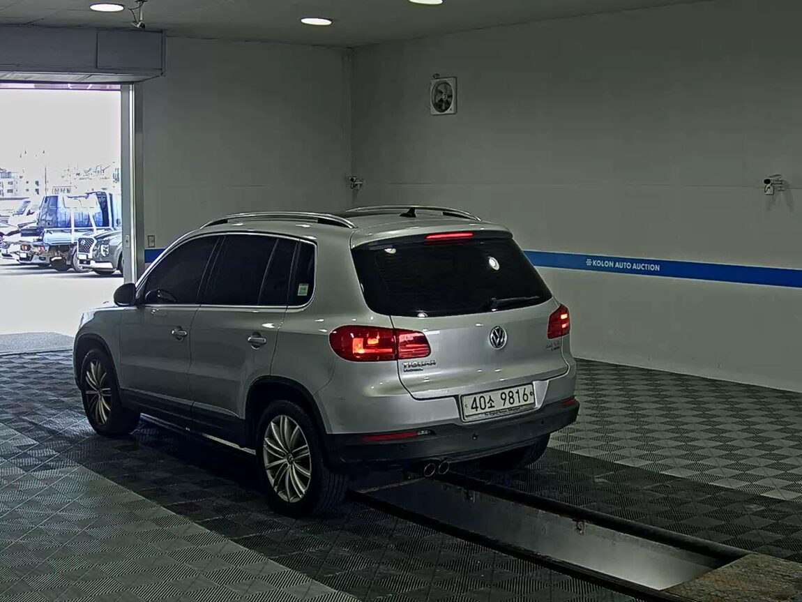 VOLKSWAGEN TIGUAN 2.0 TDI BLUEMOTION PREMIUM 2013 - zdjęcie 6