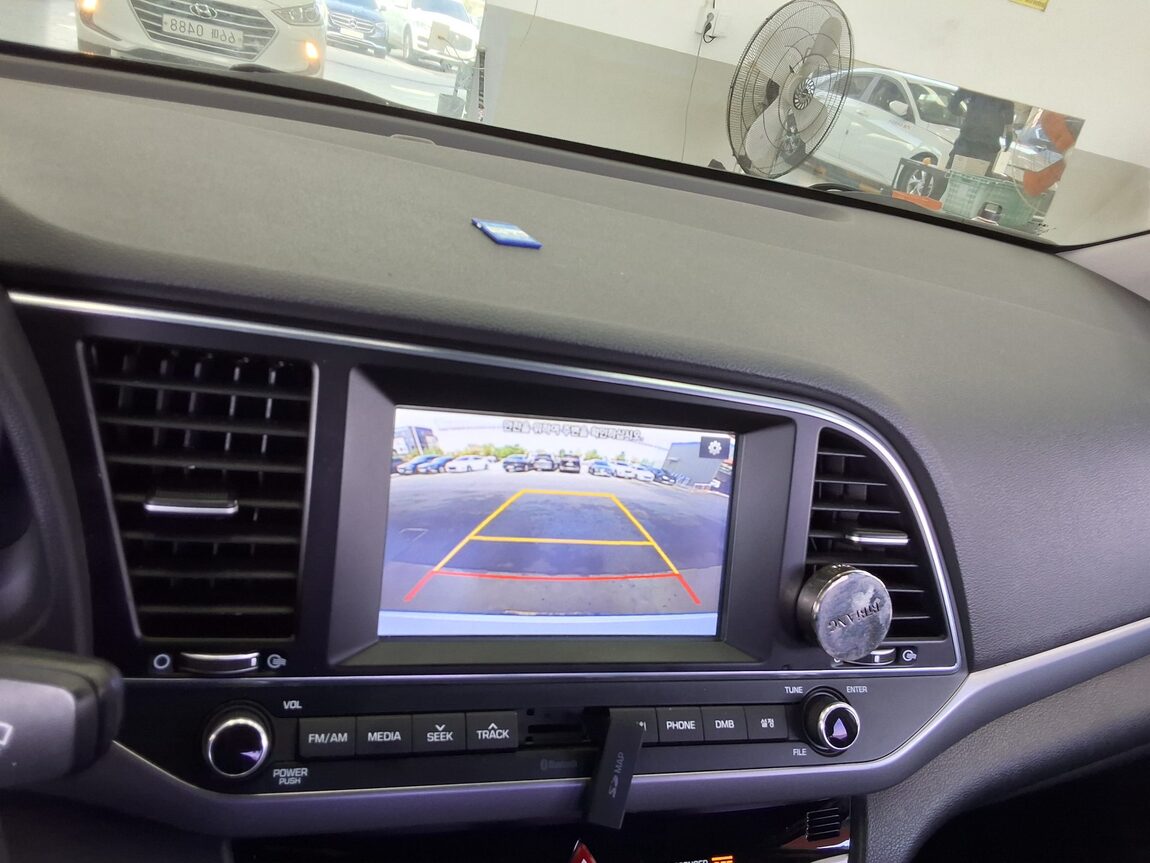 HYUNDAI AVANTE AD 1.6 GDi SMART 2017 - zdjęcie 18