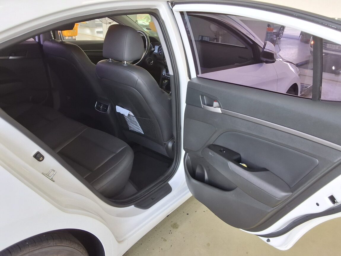 HYUNDAI AVANTE AD 1.6 GDi SMART 2017 - zdjęcie 13