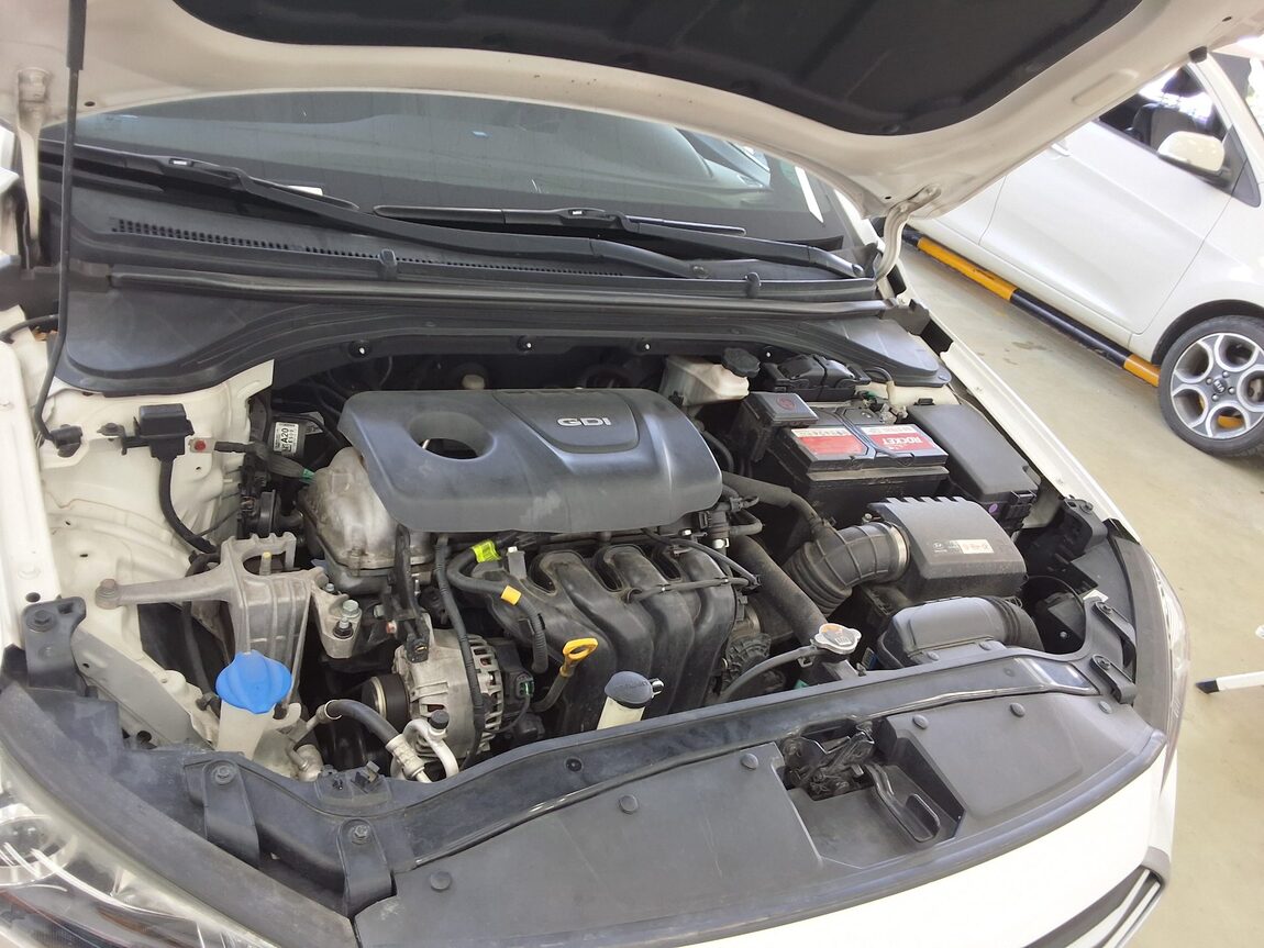 HYUNDAI AVANTE AD 1.6 GDi SMART 2017 - zdjęcie 19