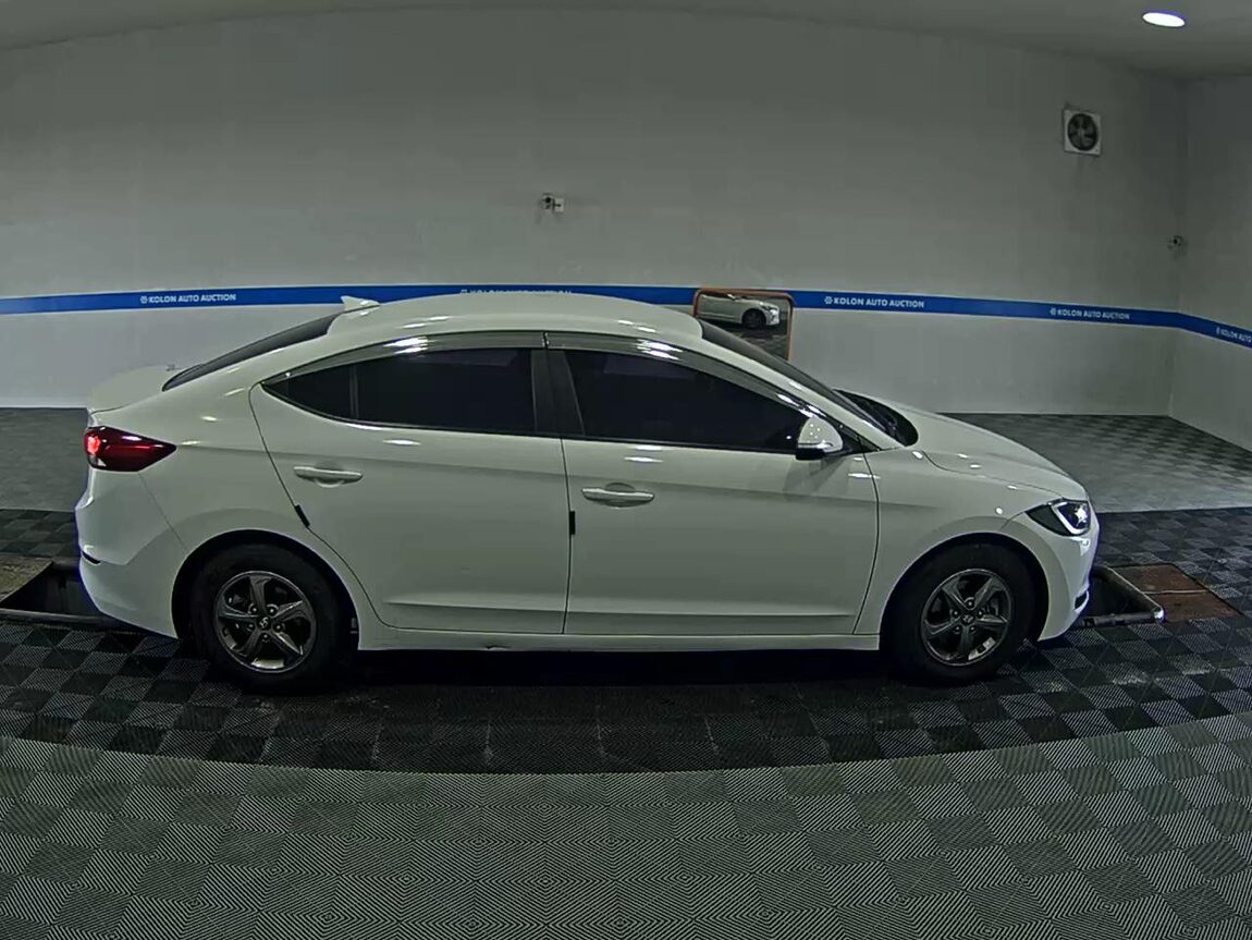 HYUNDAI AVANTE AD 1.6 GDi SMART 2017 - zdjęcie 4