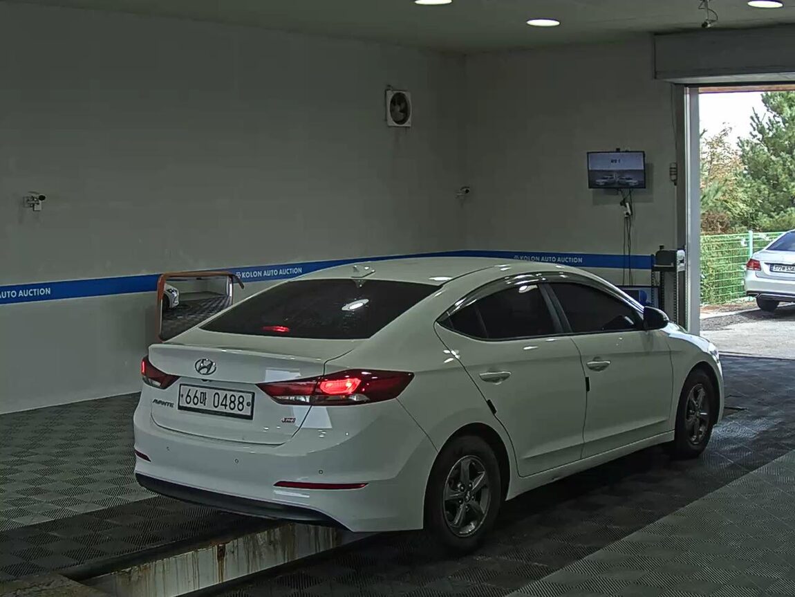 HYUNDAI AVANTE AD 1.6 GDi SMART 2017 - zdjęcie 5