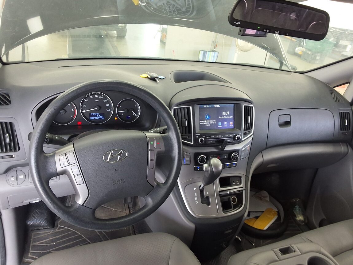 HYUNDAI GRAND STAREX 12-SEATER DIESEL MODERN 2017 - zdjęcie 11