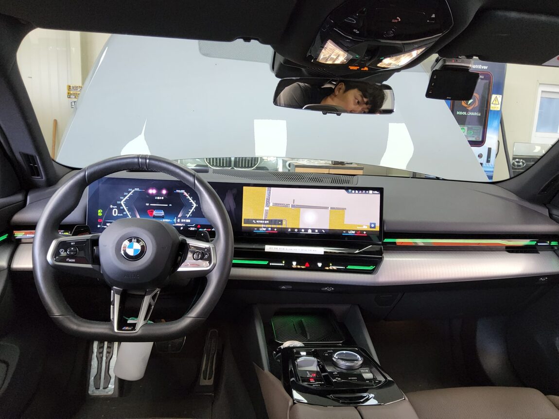 BMW 5 SERIES (8TH GEN) 520i M SPORT PACK 2024 - zdjęcie 11