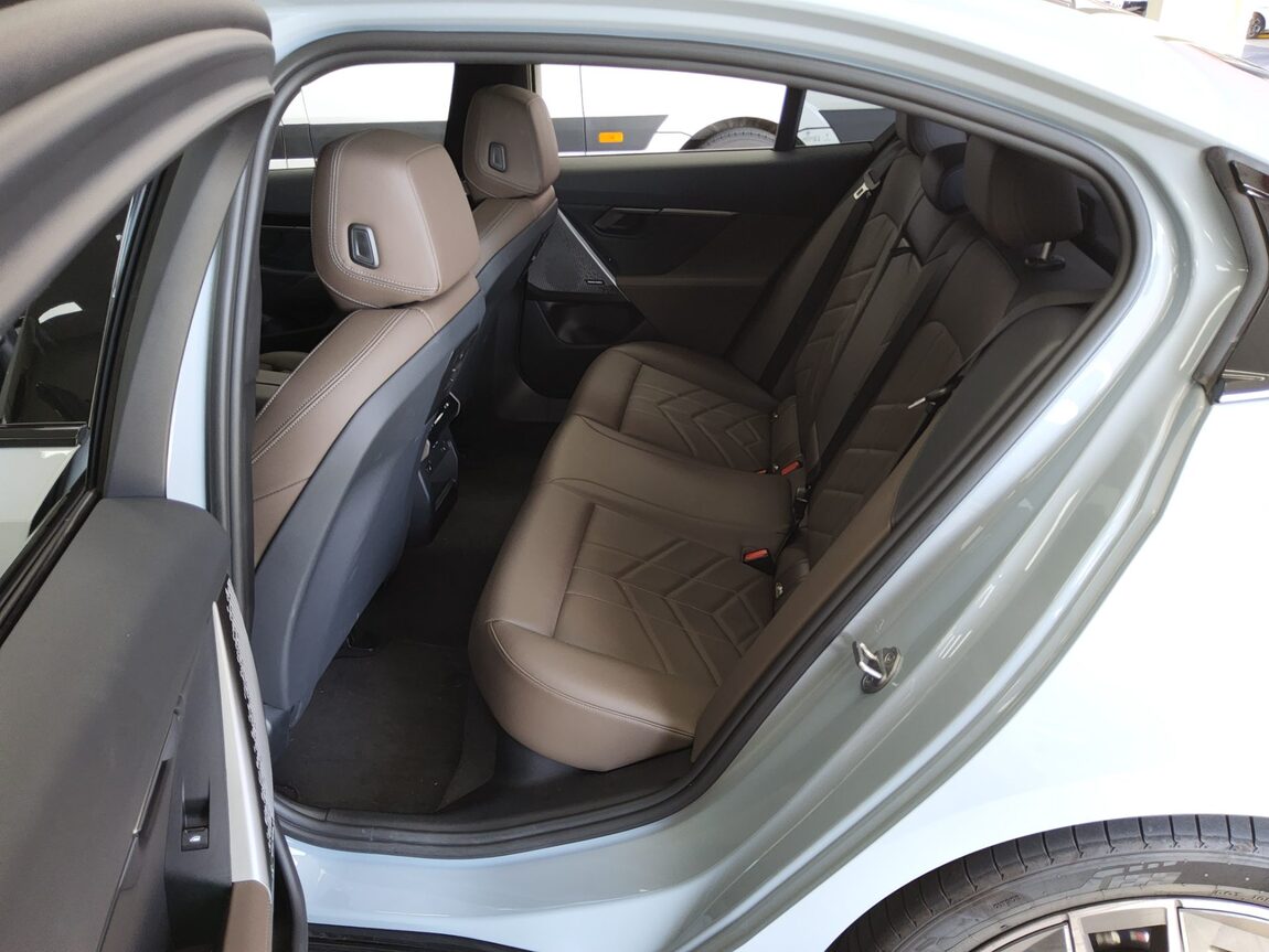 BMW 5 SERIES (8TH GEN) 520i M SPORT PACK 2024 - zdjęcie 12