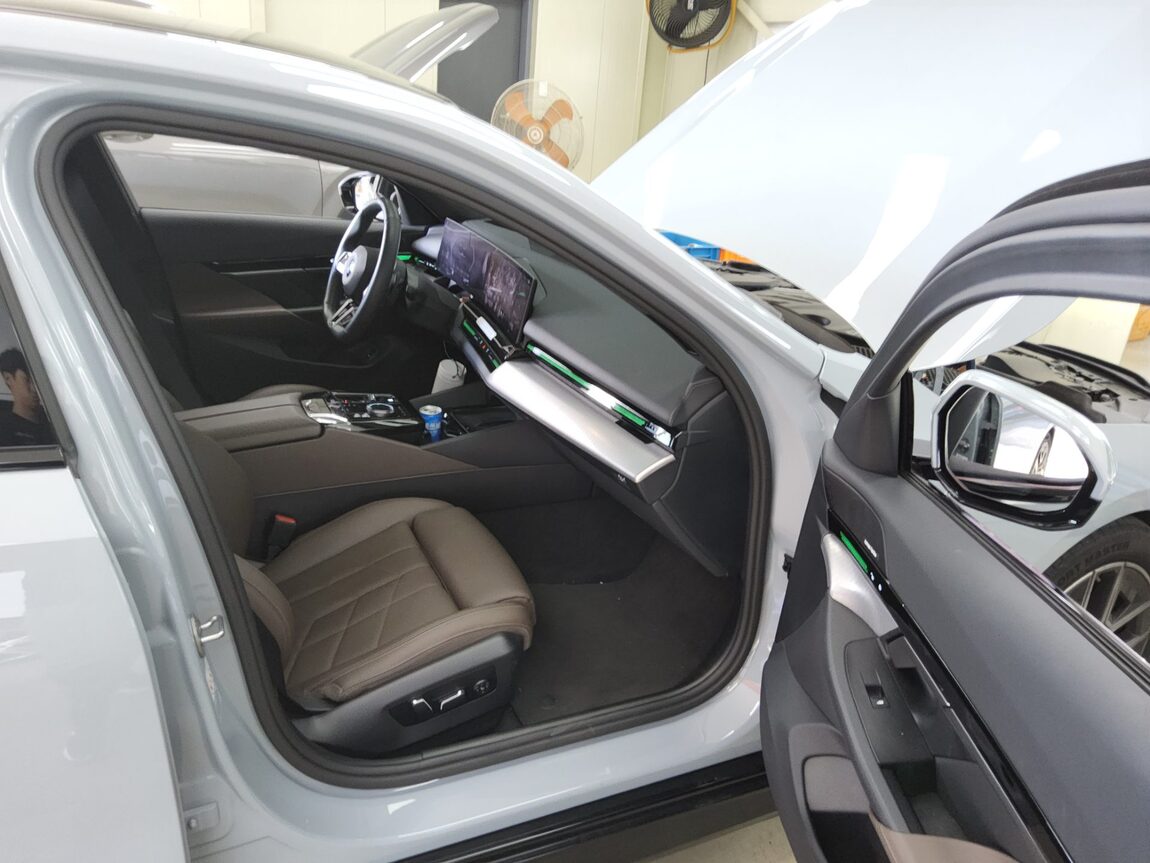 BMW 5 SERIES (8TH GEN) 520i M SPORT PACK 2024 - zdjęcie 14