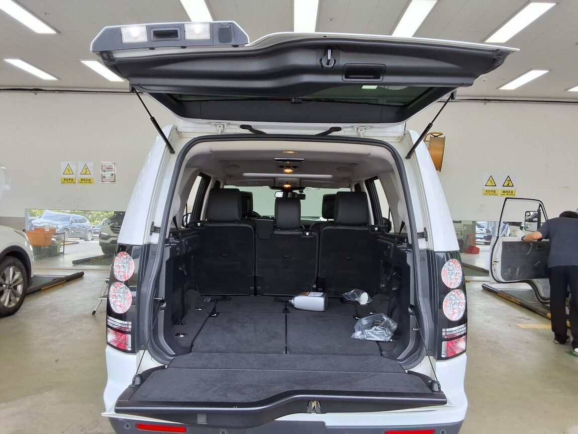 LAND ROVER DISCOVERY 4 3.0 SDV6 HSE 2015 - zdjęcie 15