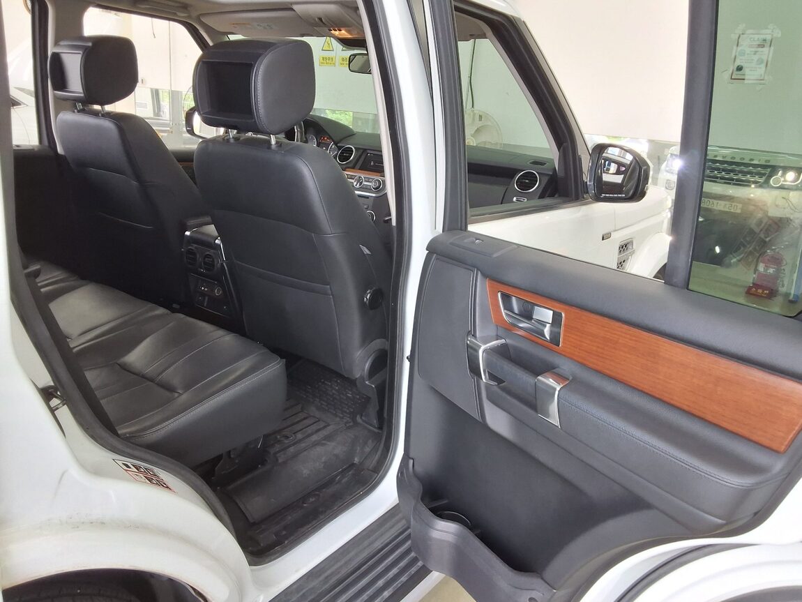 LAND ROVER DISCOVERY 4 3.0 SDV6 HSE 2015 - zdjęcie 13