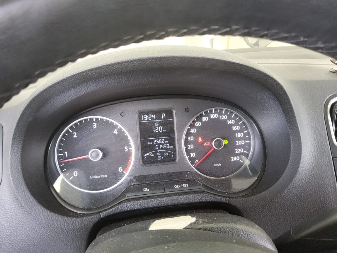 VOLKSWAGEN THE NEW POLO (5TH GEN) 1.6 TDI R LINE 2013 - zdjęcie 9