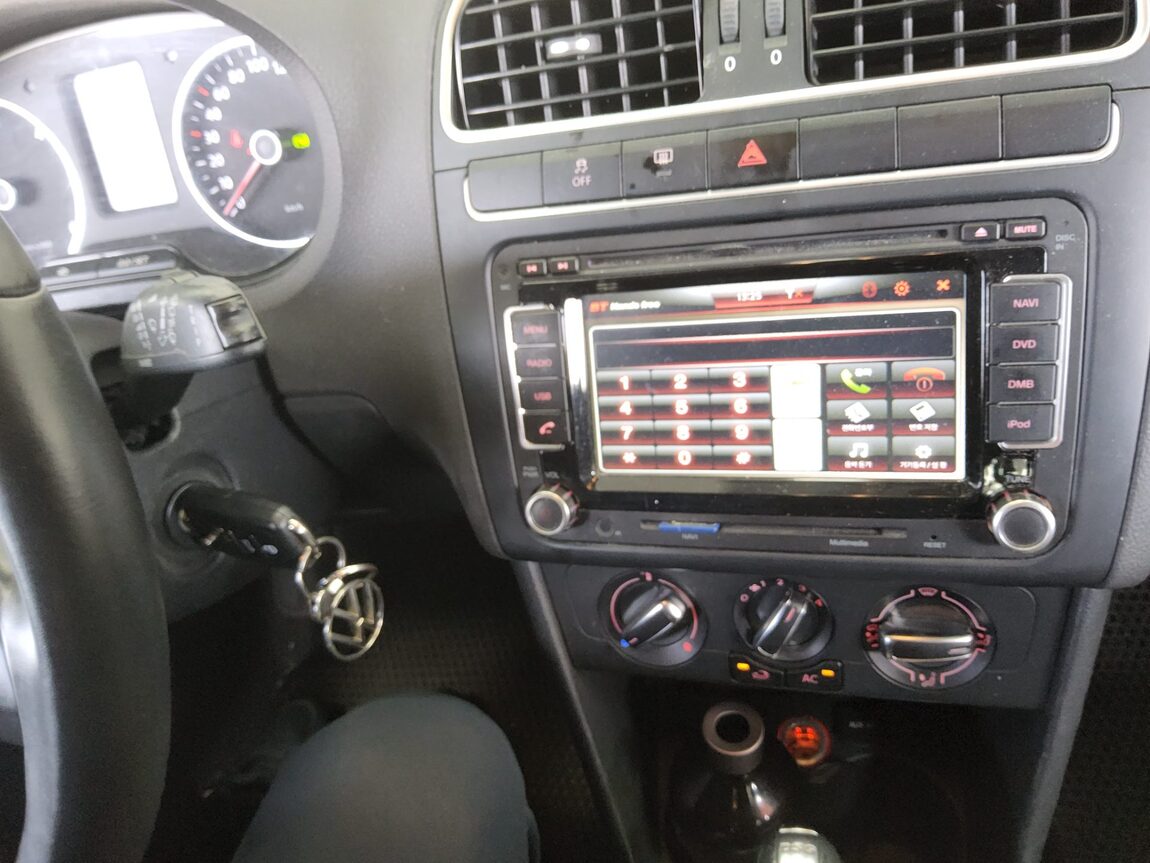 VOLKSWAGEN THE NEW POLO (5TH GEN) 1.6 TDI R LINE 2013 - zdjęcie 17