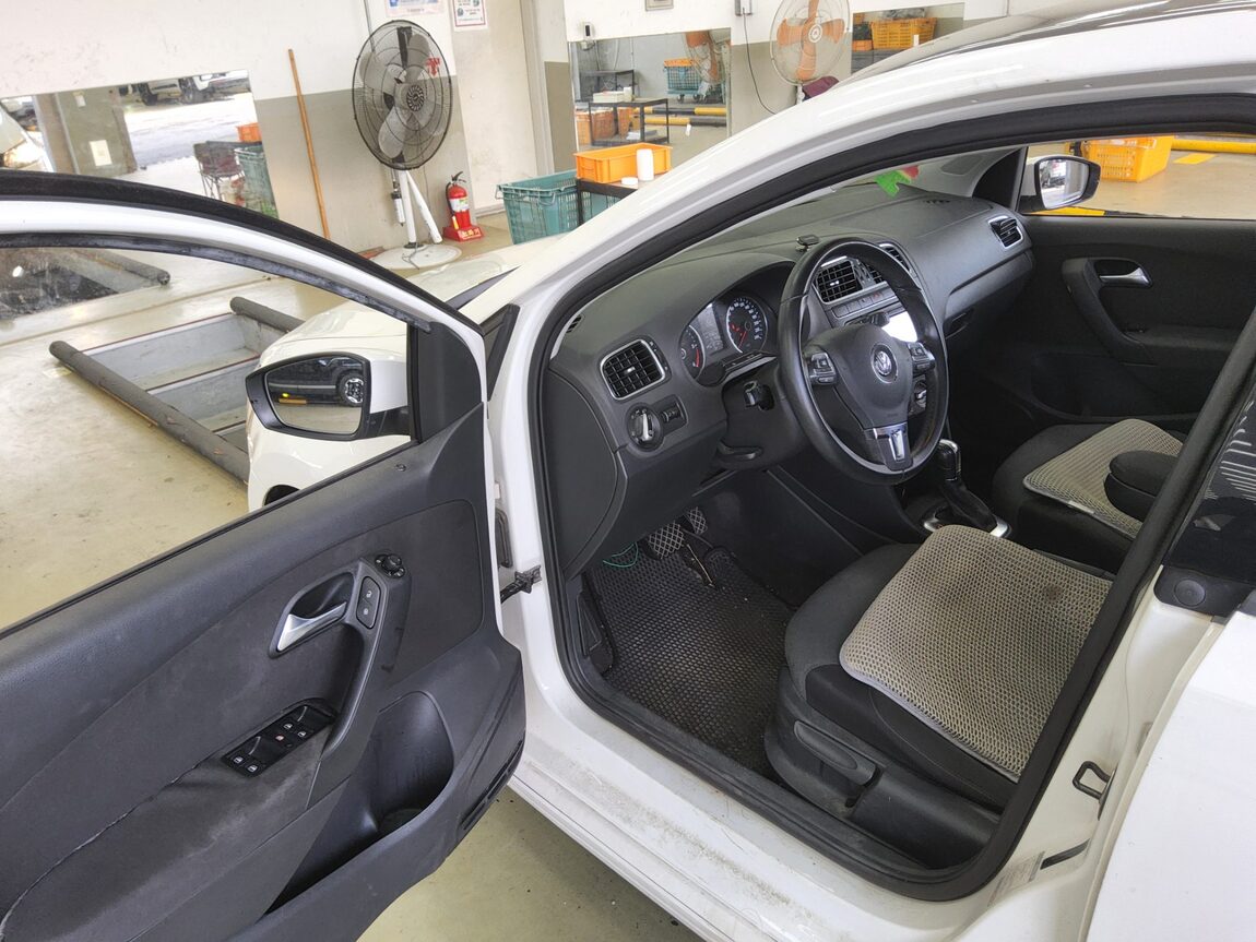 VOLKSWAGEN THE NEW POLO (5TH GEN) 1.6 TDI R LINE 2013 - zdjęcie 10