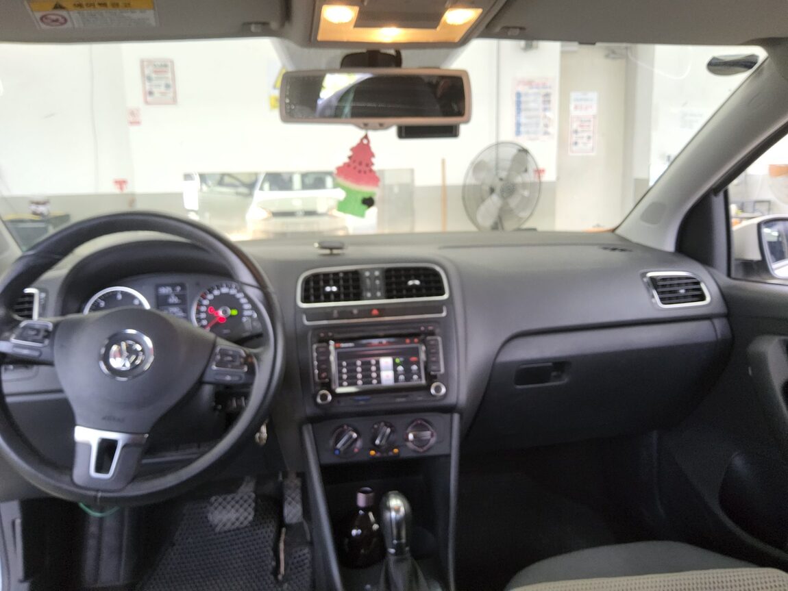 VOLKSWAGEN THE NEW POLO (5TH GEN) 1.6 TDI R LINE 2013 - zdjęcie 11