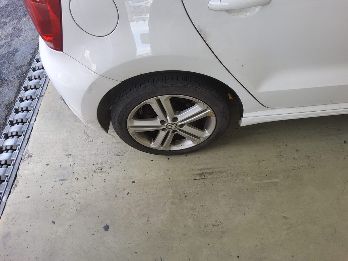 VOLKSWAGEN THE NEW POLO (5TH GEN) 1.6 TDI R LINE 2013 - zdjęcie 23