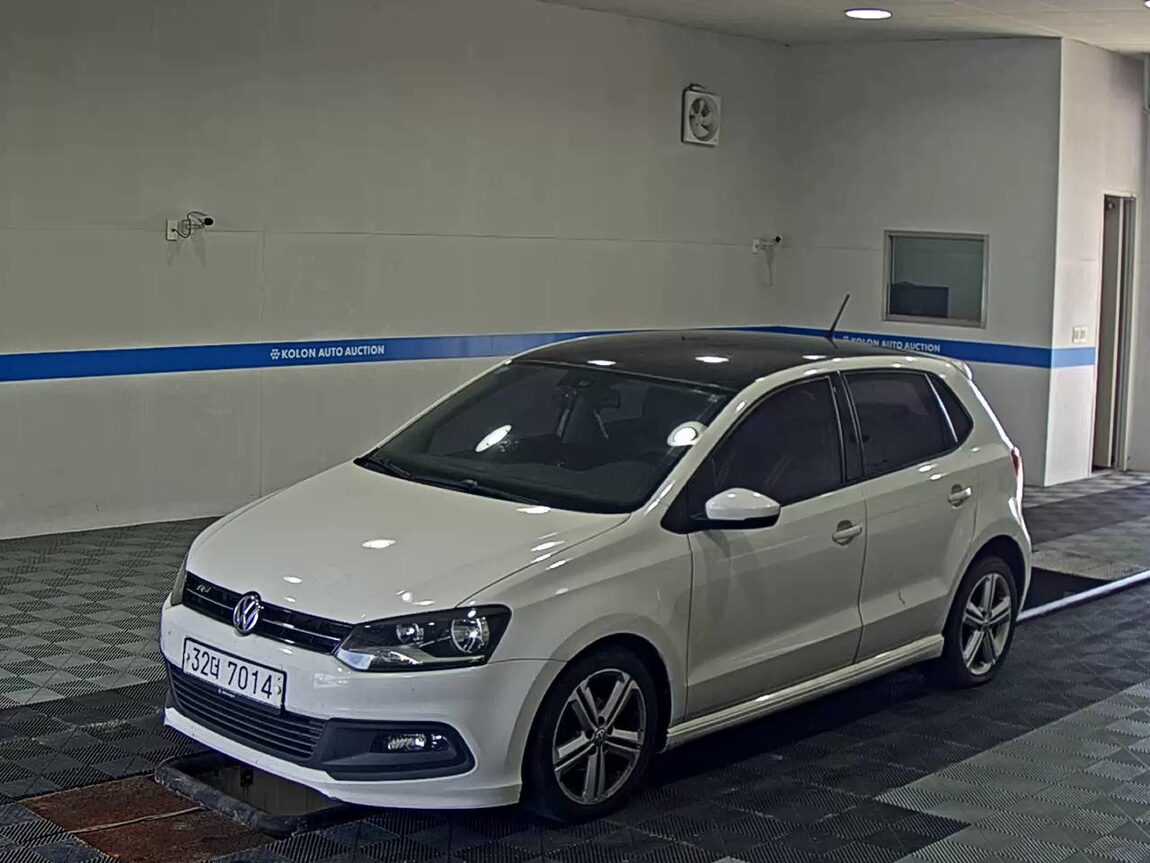 VOLKSWAGEN THE NEW POLO (5TH GEN) 1.6 TDI R LINE 2013 - zdjęcie 2