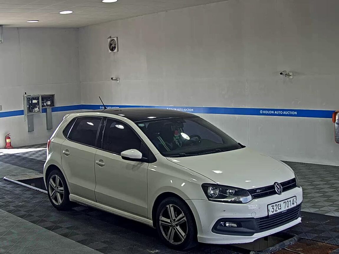VOLKSWAGEN THE NEW POLO (5TH GEN) 1.6 TDI R LINE 2013 - zdjęcie 3