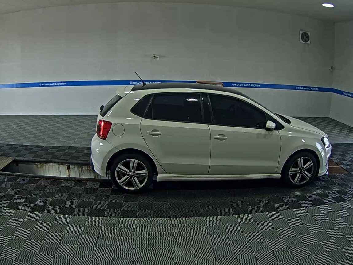 VOLKSWAGEN THE NEW POLO (5TH GEN) 1.6 TDI R LINE 2013 - zdjęcie 4